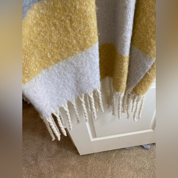 Anthropologie Striped Knit Fringe Trimmed Kimono - Picture 4 of 4